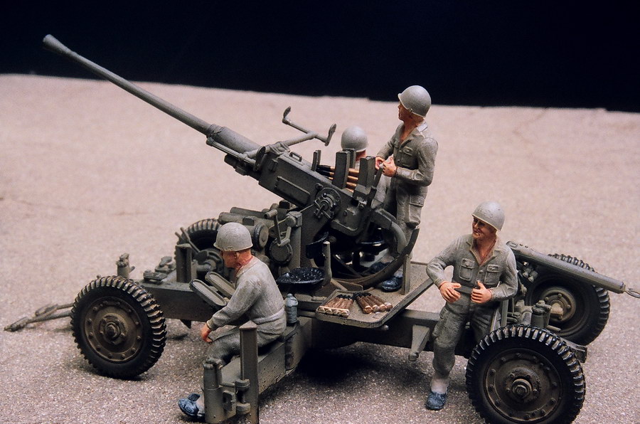 132 : 137 : Italeri's Bofors 40mm Anti-Aircraft Gun.